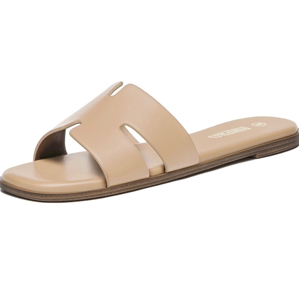 NEW Women’s Dressy Leather Flat Sandals Slip On Size 7.5
Nude Colour Comfortable